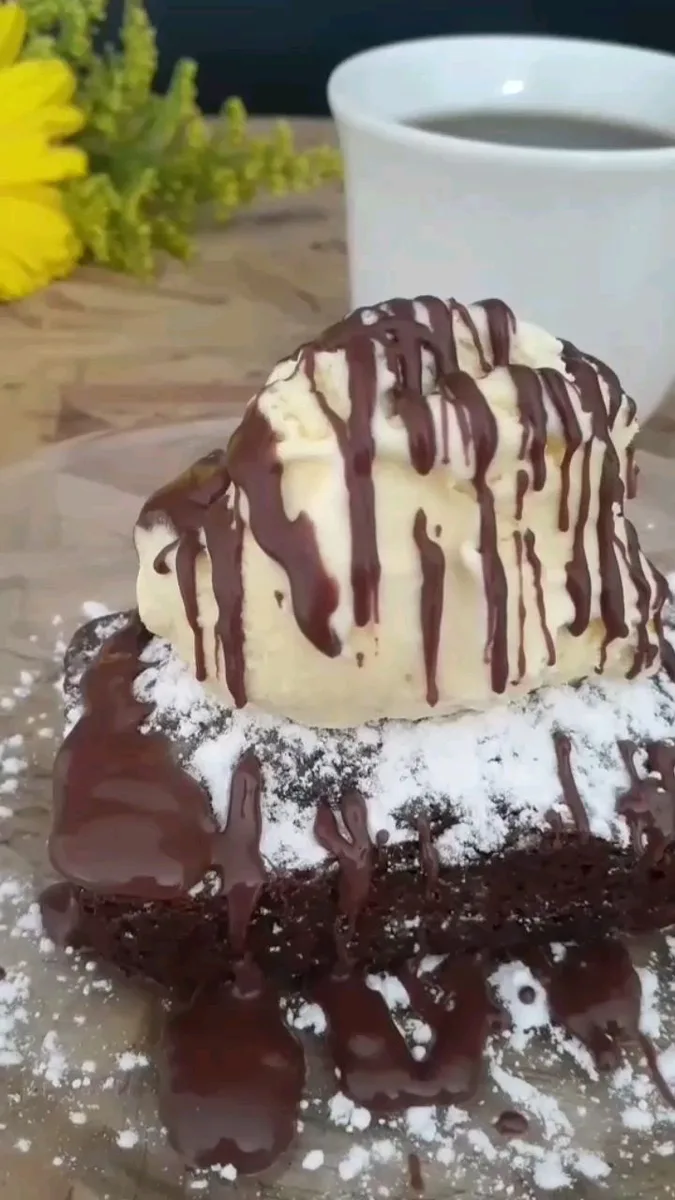 Brownie con helado